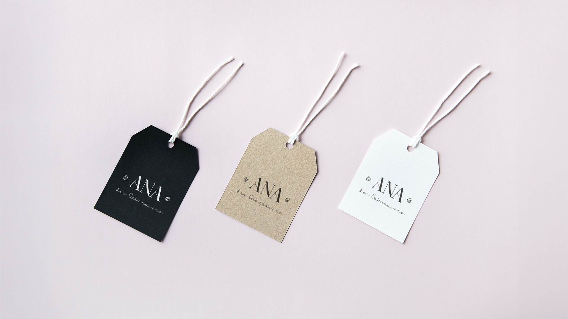 Image d'étiquettes marquées avec le logo Ana des Cabanasses.
