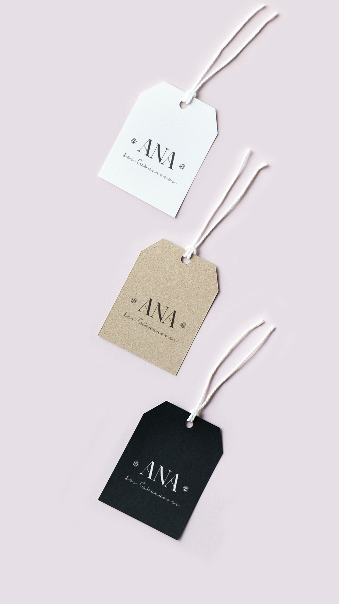Image d'étiquettes marquées avec le logo Ana des Cabanasses.